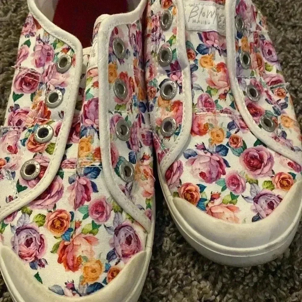 Blowfish floral slip on sneaker - kids size 5 - no laces- great condition - Picture 3 of 8